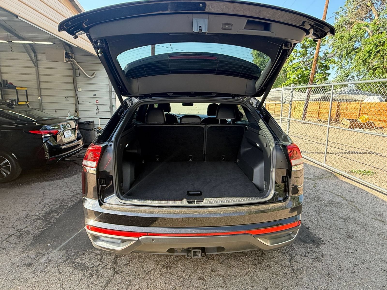 Used 2025 Volkswagen Atlas Cross Sport SE AWD/4WD image 31