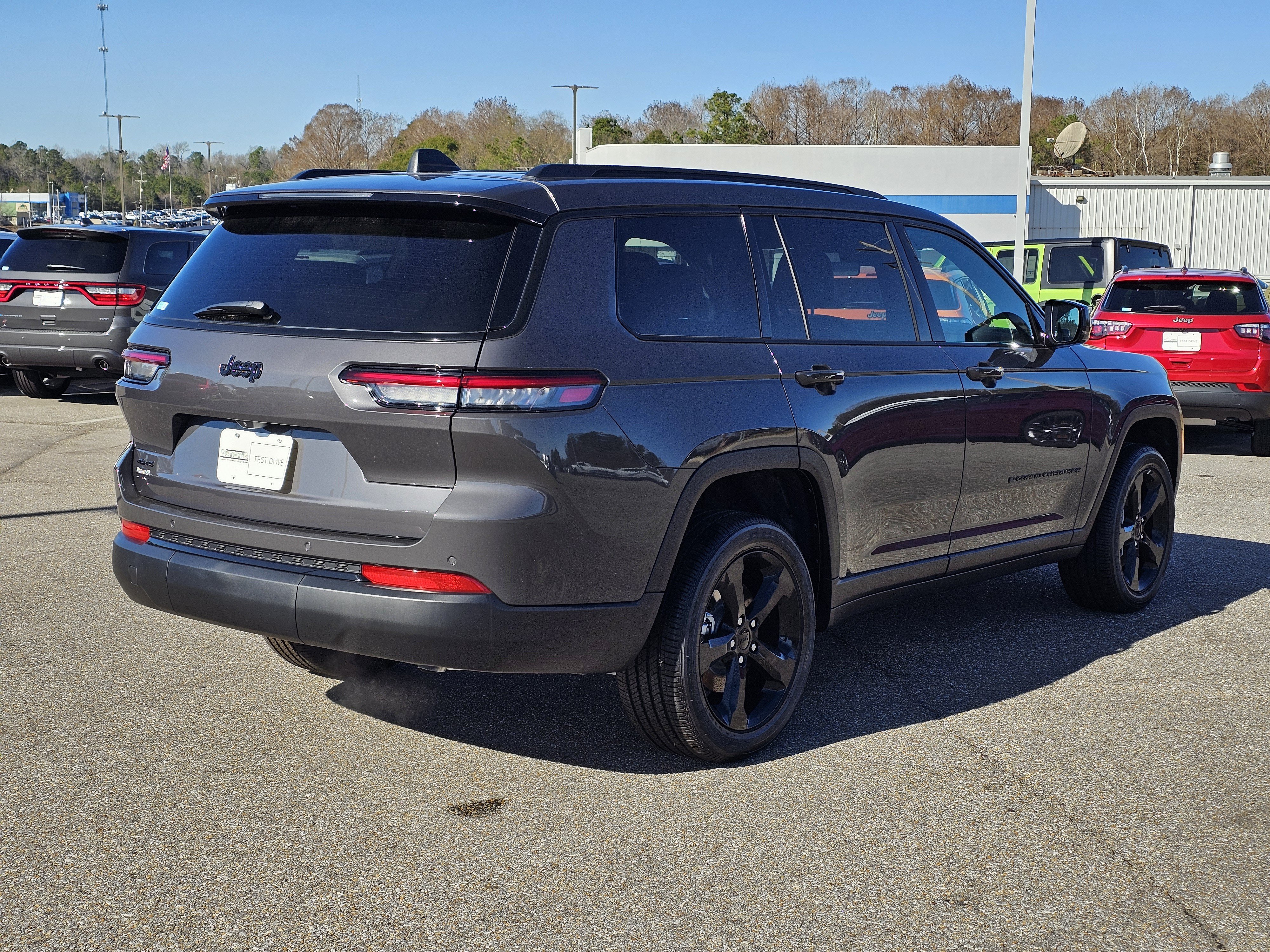 New 2025 Jeep Grand Cherokee L Altitude image 8