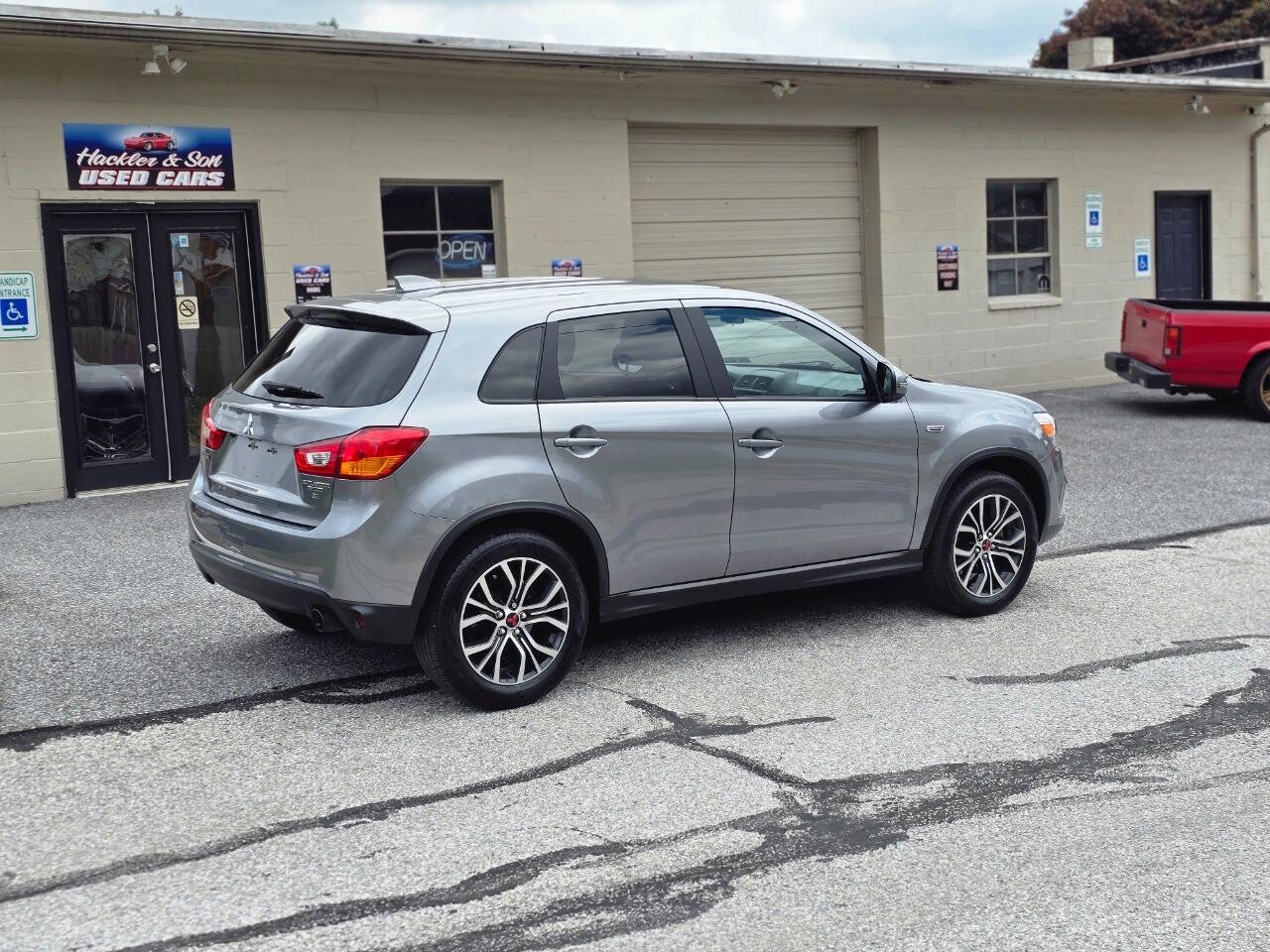 Used 2017 Mitsubishi Outlander Sport SE FWD image 4