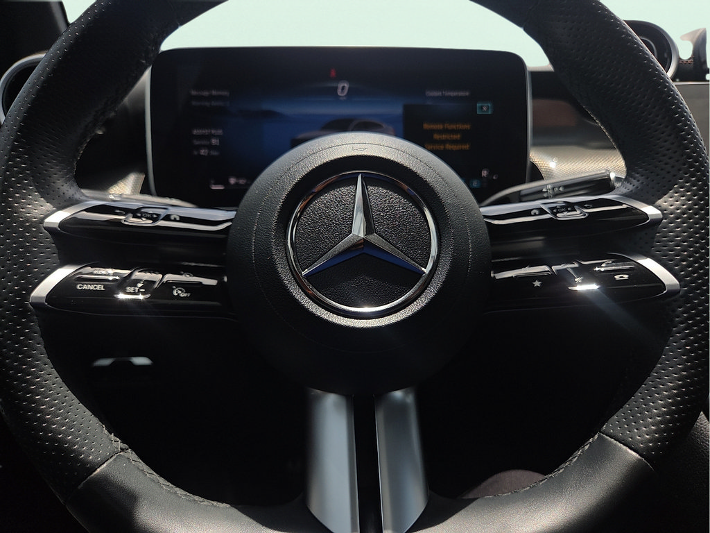 Used 2024 Mercedes-Benz GLC 300 4MATIC image 19
