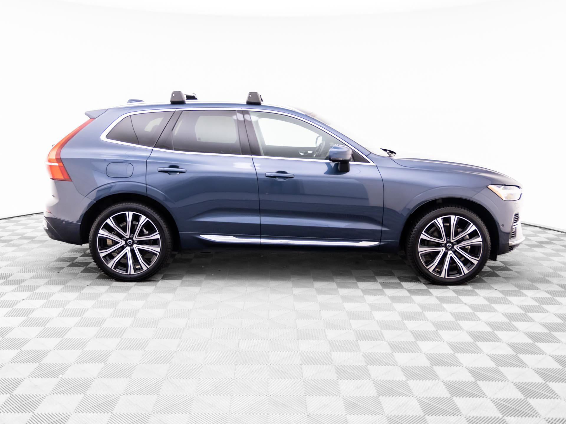 Used 2023 Volvo XC60 T8 Ultimate AWD/4WD image 6