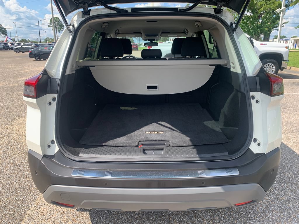 Used 2023 Nissan Rogue SV AWD/4WD image 7