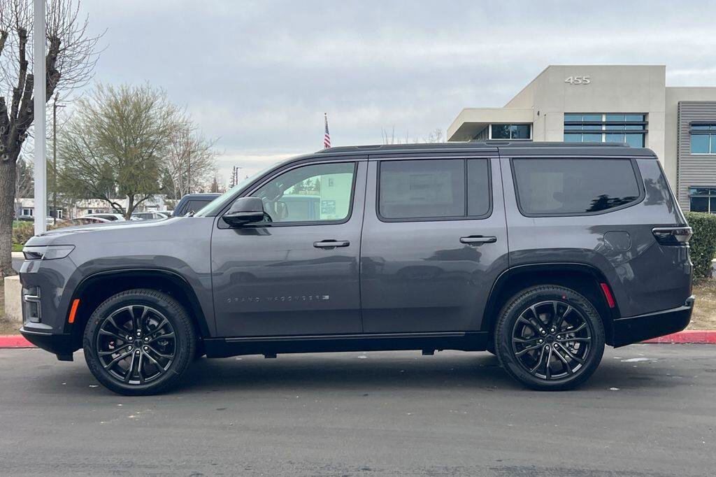 New 2026 Jeep Grand Wagoneer Summit w/ Premium Group III image 7