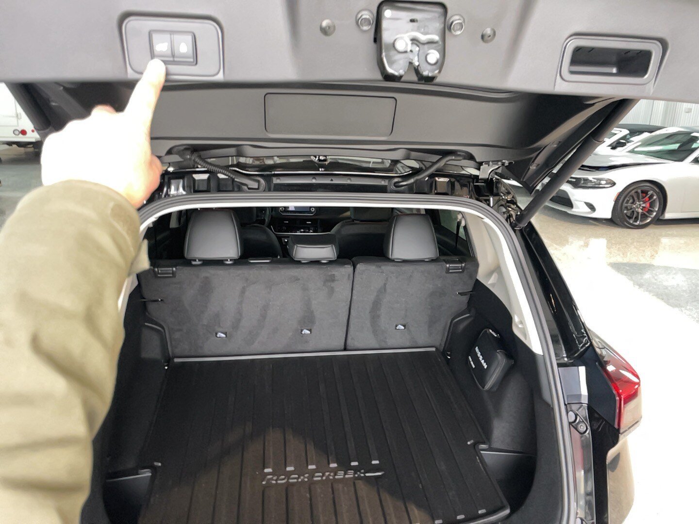 Used 2025 Nissan Rogue SV AWD/4WD image 18