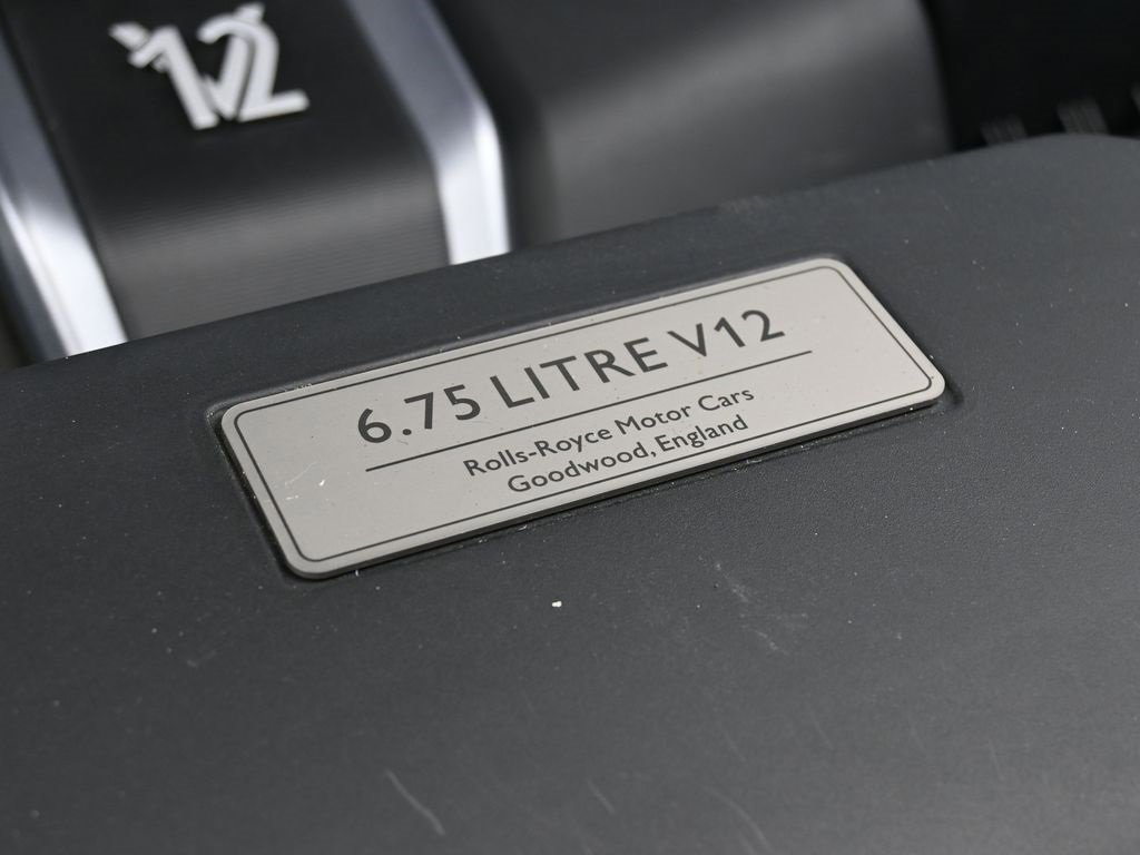 Certified 2021 Rolls-Royce Cullinan Black Badge image 38