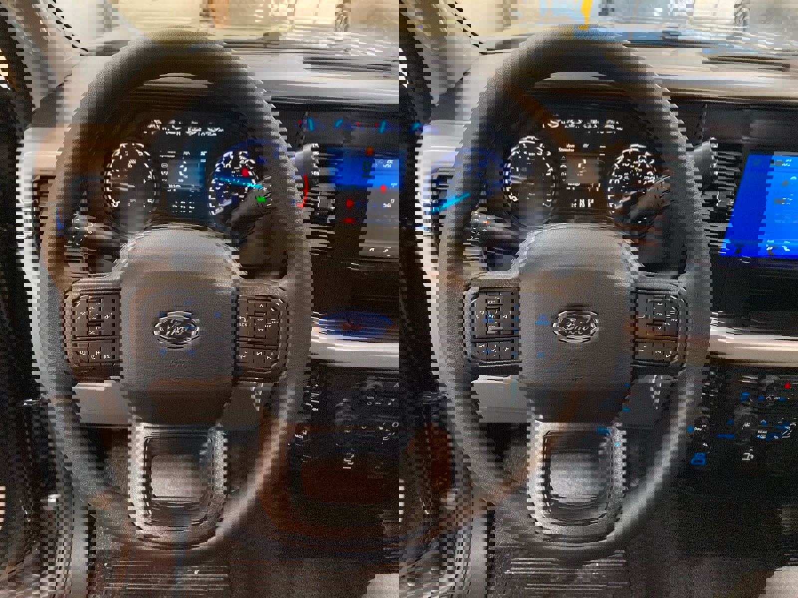 New 2026 Ford F350 XLT w/ Snow Plow/Camper Package image 38