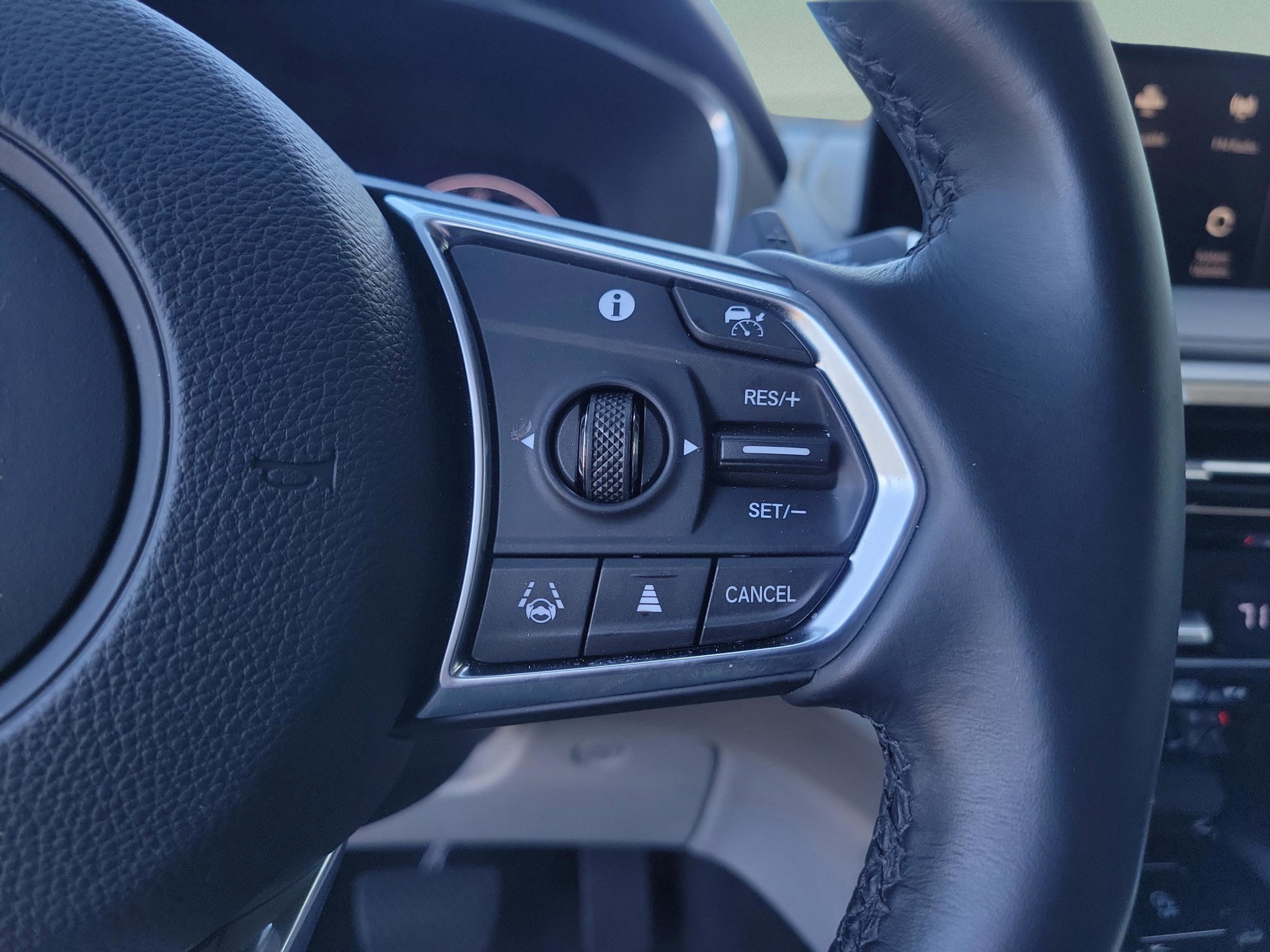 Used 2023 Acura MDX FWD w/ Technology Package image 7