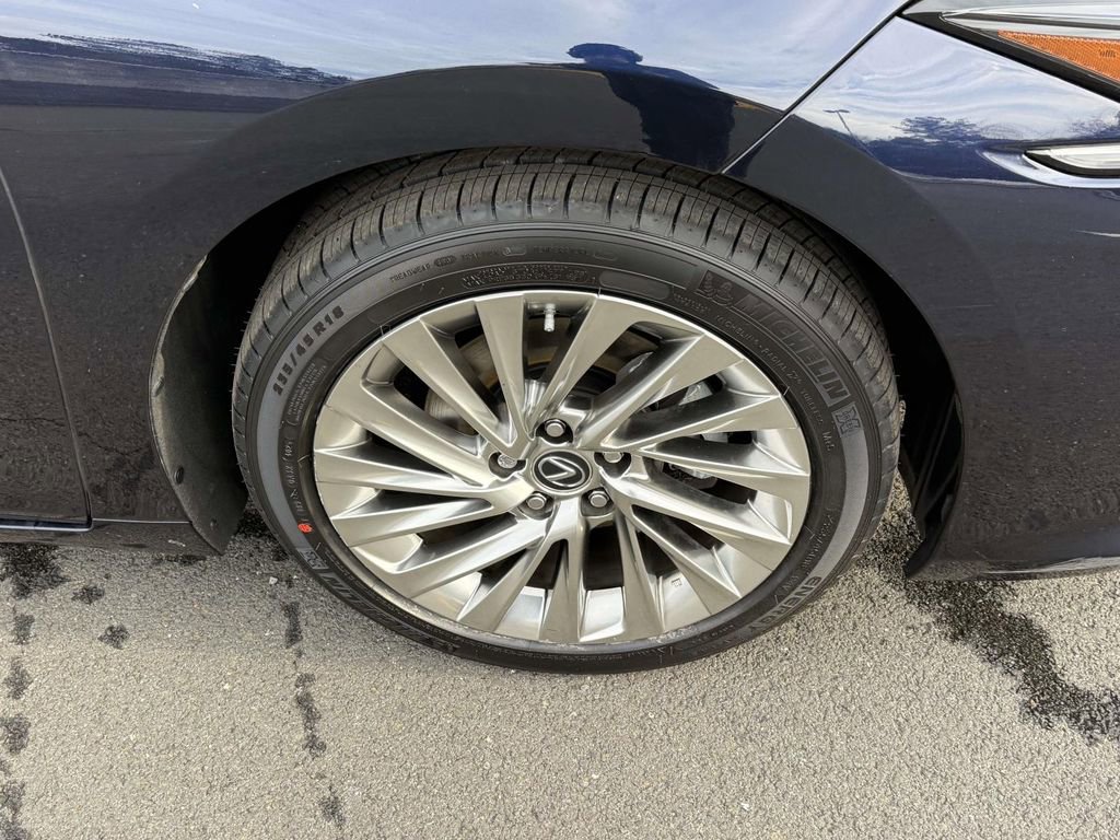 Used 2019 Lexus ES 350 Ultra Luxury w/ Accessory Package 2 image 7