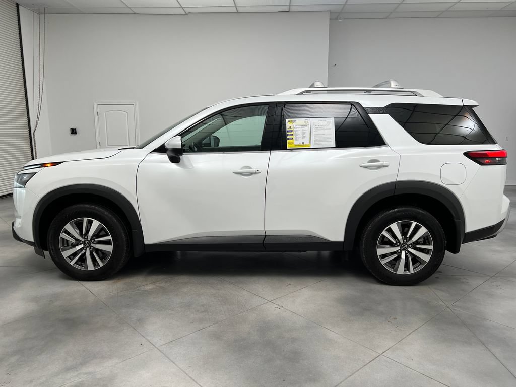Used 2025 Nissan Pathfinder SL AWD/4WD image 5