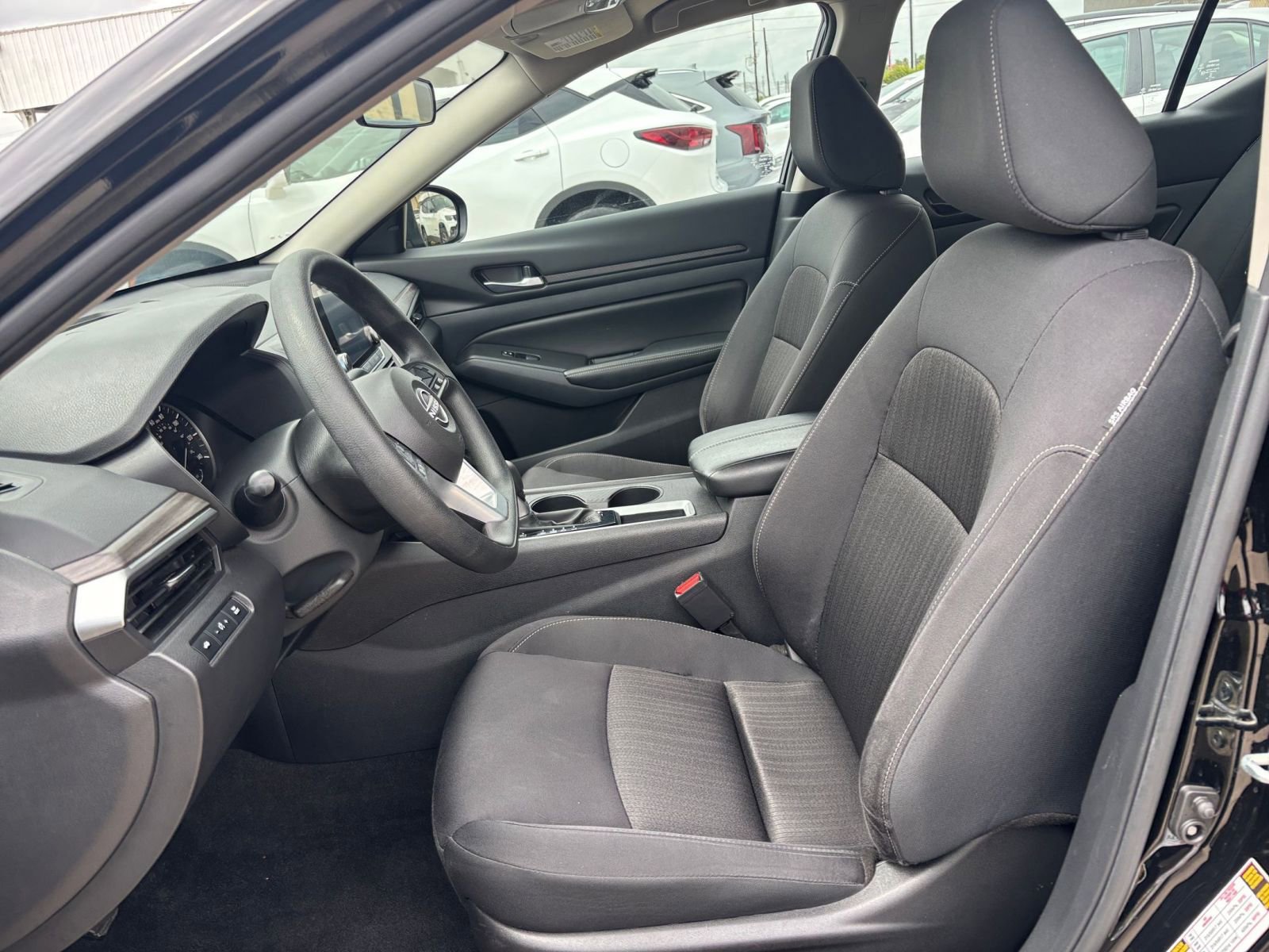 Used 2025 Nissan Altima 2.5 SV FWD image 27