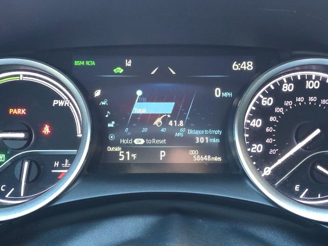 Used 2022 Toyota Camry XLE w/ Navigation Upgrade Package image 22