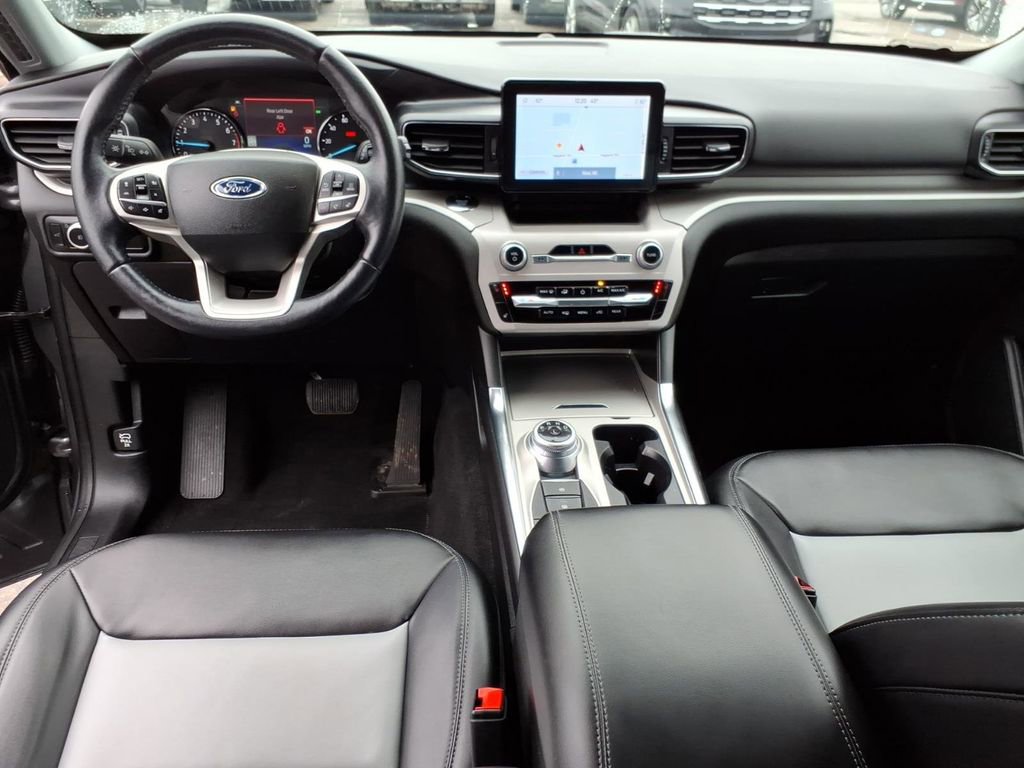 Used 2023 Ford Explorer XLT w/ Equipment Group 202A AWD/4WD image 13