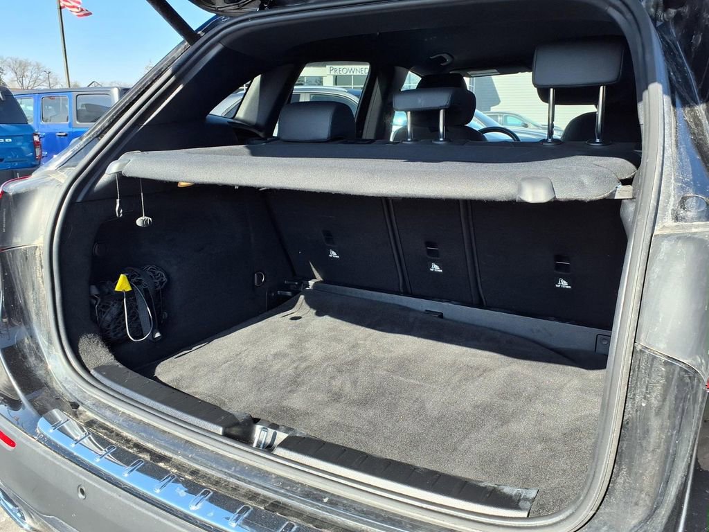 Used 2025 Mercedes-Benz GLA 250 4MATIC image 17