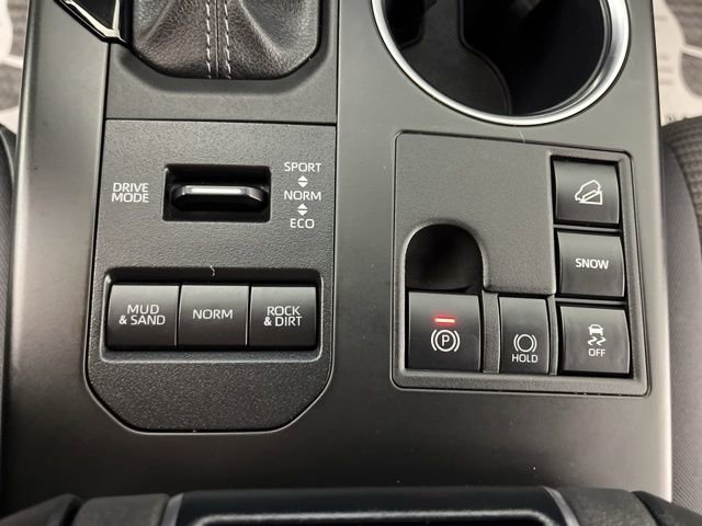 Used 2024 Toyota Highlander LE image 31
