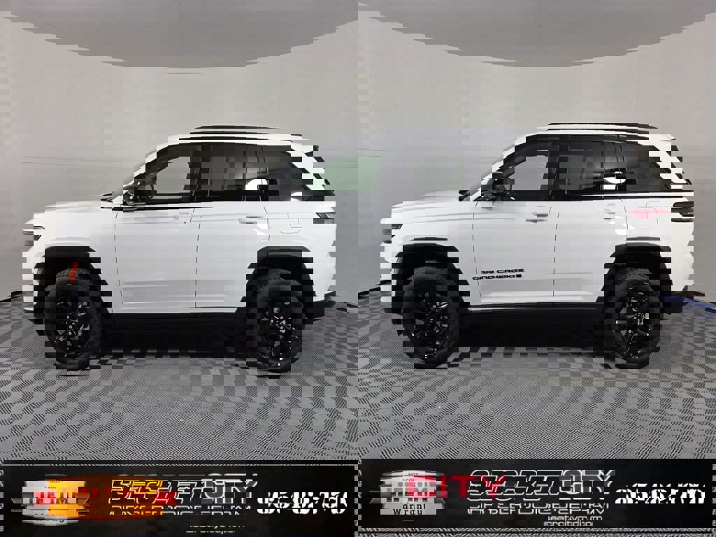 New 2025 Jeep Grand Cherokee Limited w/ Black Appearance Package image 4