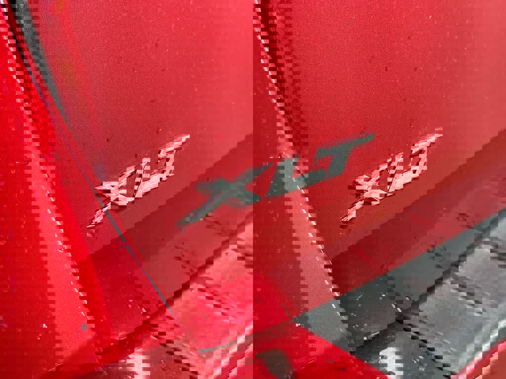 Certified 2022 Ford Explorer XLT w/ Equipment Group 202A image 7