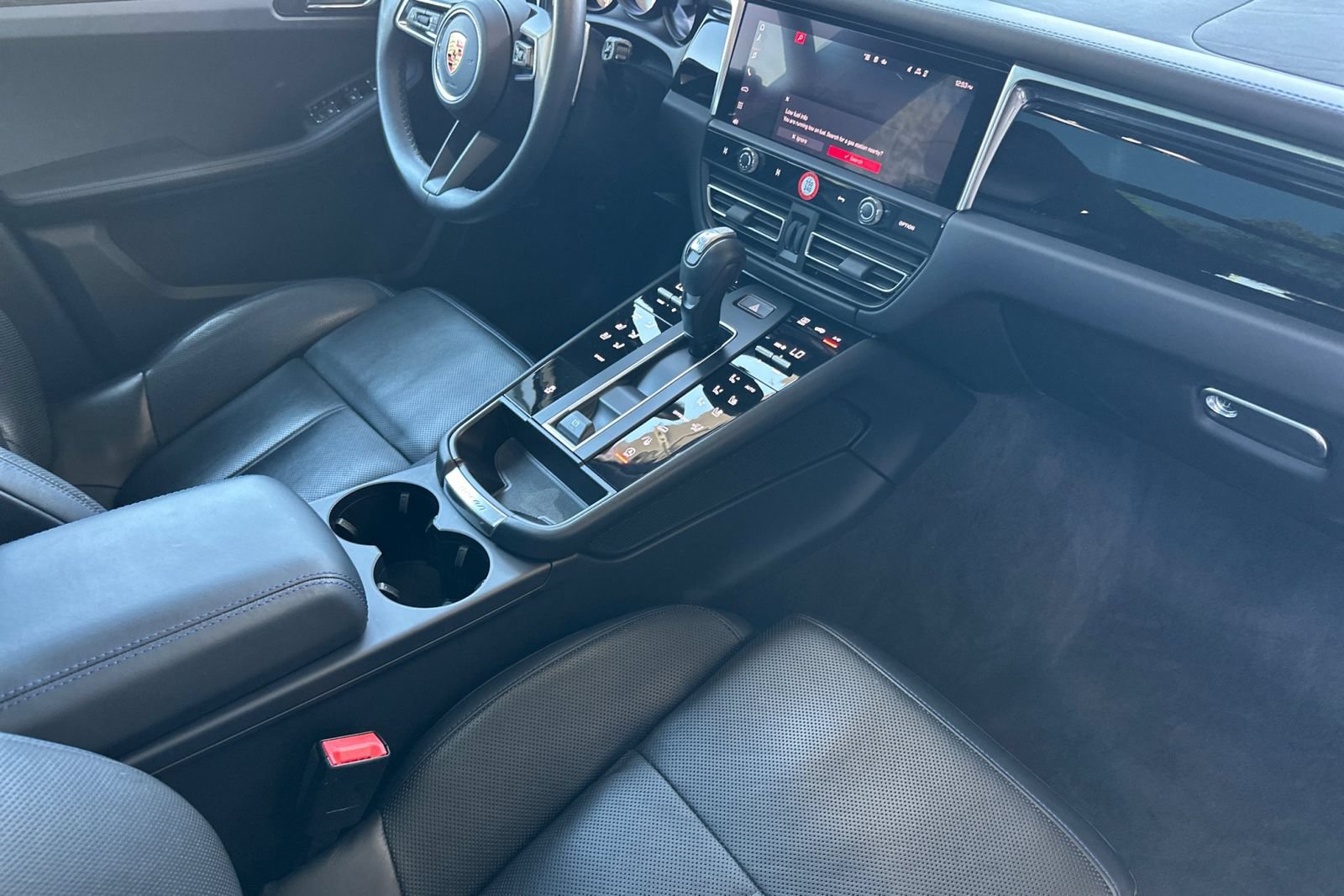 Used 2024 Porsche Macan AWD/4WD image 18