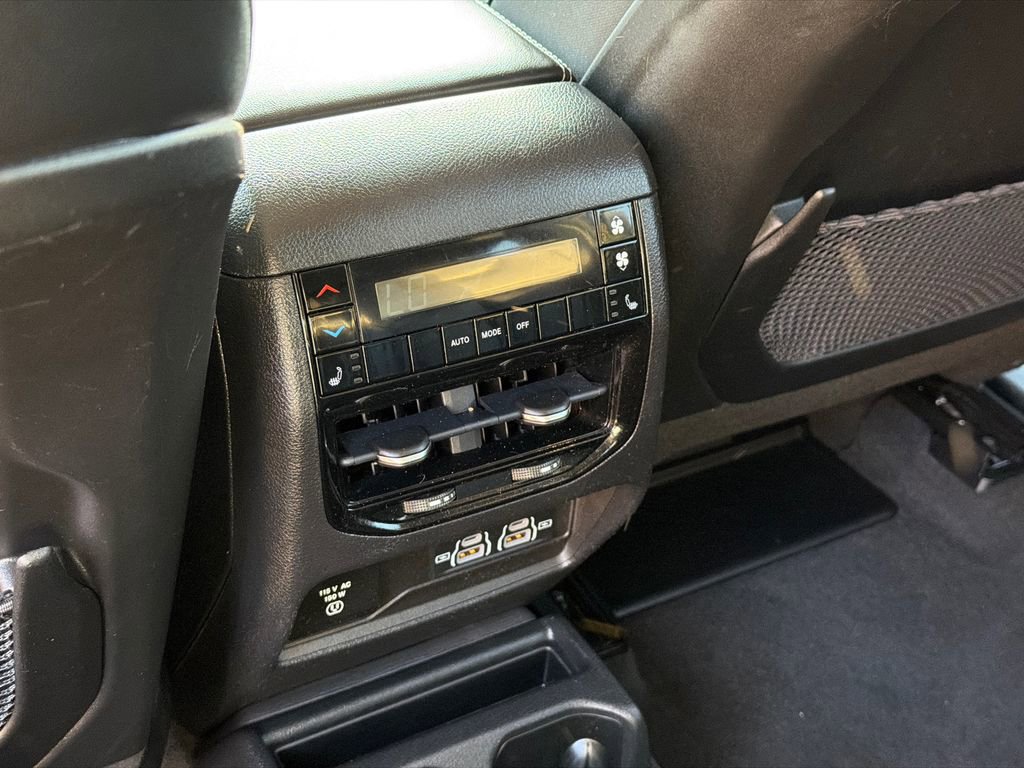 Used 2022 Jeep Grand Cherokee L Limited w/ Black Appearance Package image 19