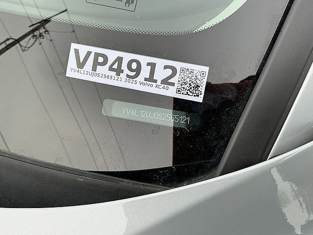 Certified 2025 Volvo XC40 B5 Core image 29