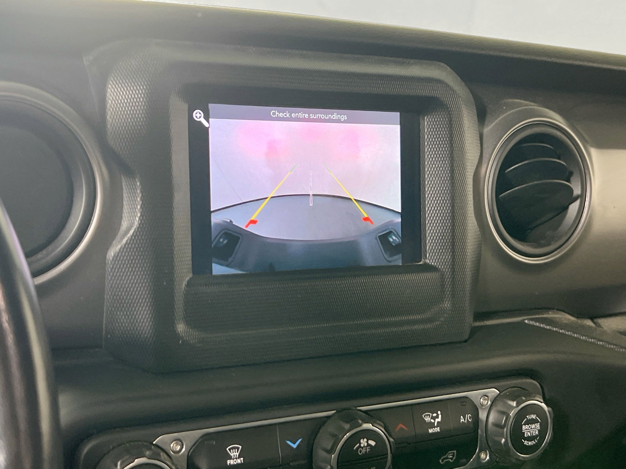 Used 2022 Jeep Gladiator Willys AWD/4WD image 13