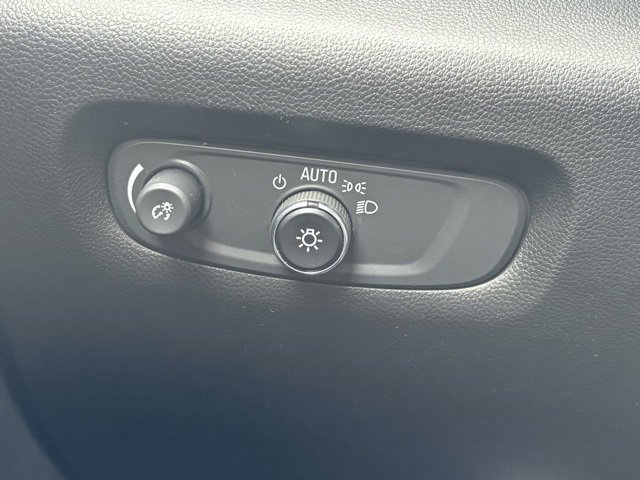 Used 2022 Chevrolet Traverse LT image 24