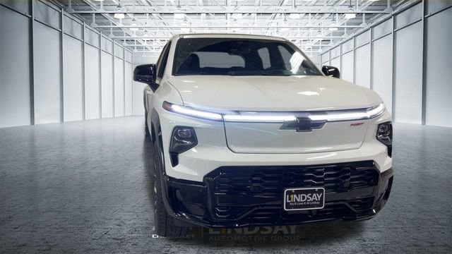 Used 2025 Chevrolet Silverado EV RST AWD/4WD image 4