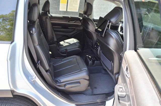 Used 2023 Jeep Grand Cherokee L Limited w/ Rear Seat Video Group I AWD/4WD image 33