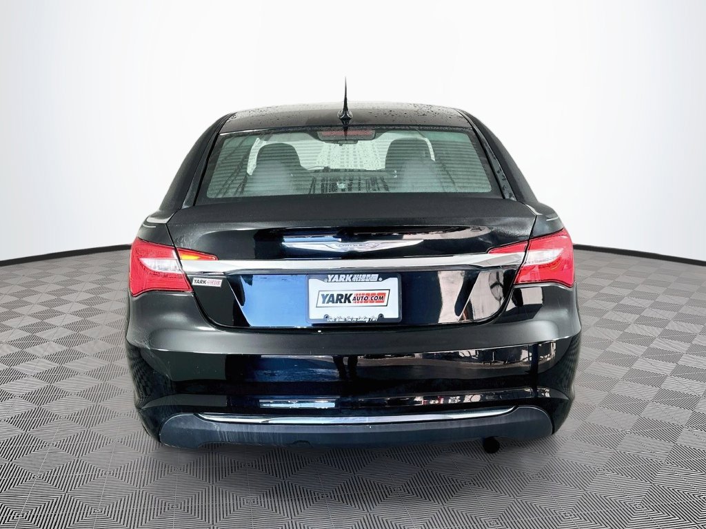 Used 2013 Chrysler 200 Touring w/ Cold Weather Group FWD image 9