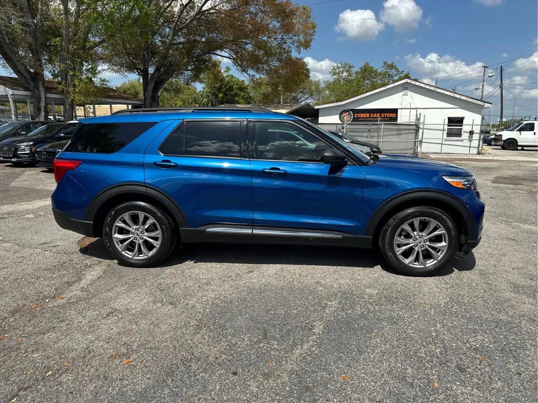 Used 2023 Ford Explorer XLT w/ Equipment Group 202A image 4