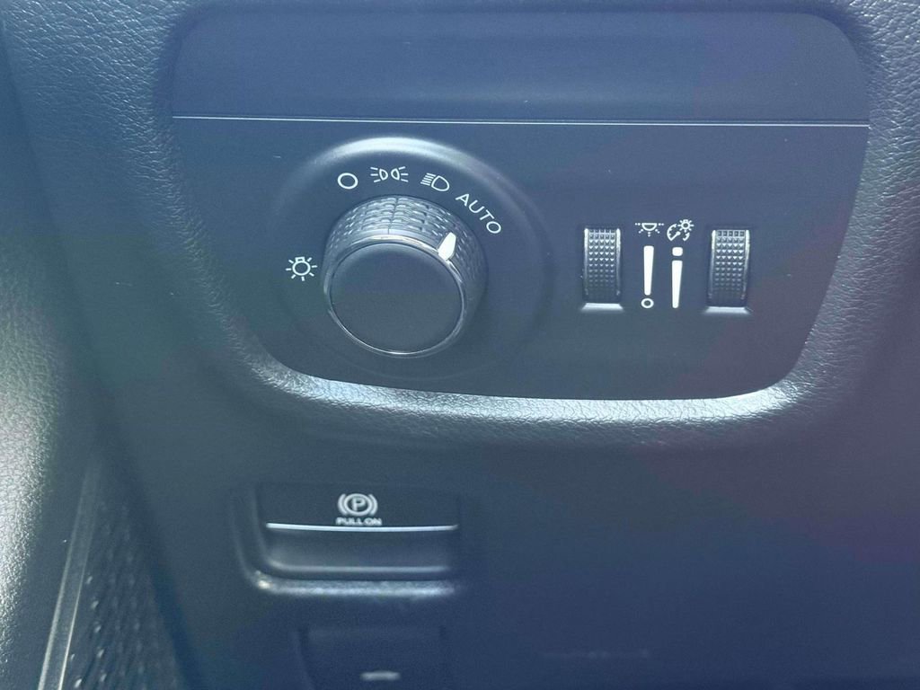 Used 2024 Jeep Grand Cherokee Altitude image 18