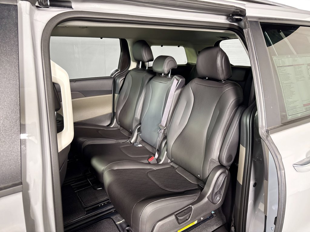 New 2027 Kia Carnival EX FWD image 19