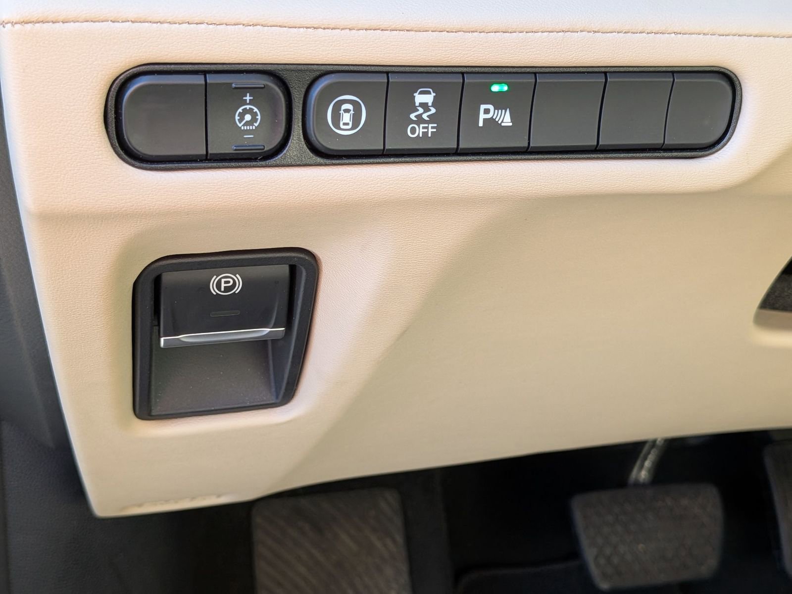 Used 2023 Acura MDX SH-AWD w/ Technology Package image 17
