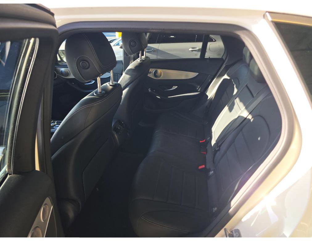 Used 2019 Mercedes-Benz GLC 350e 4MATIC w/ Premium Package image 9