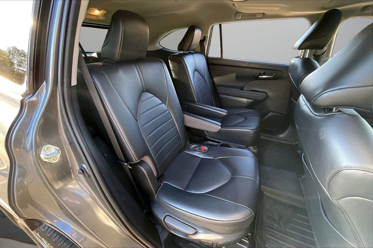 Used 2022 Toyota Highlander XLE image 25