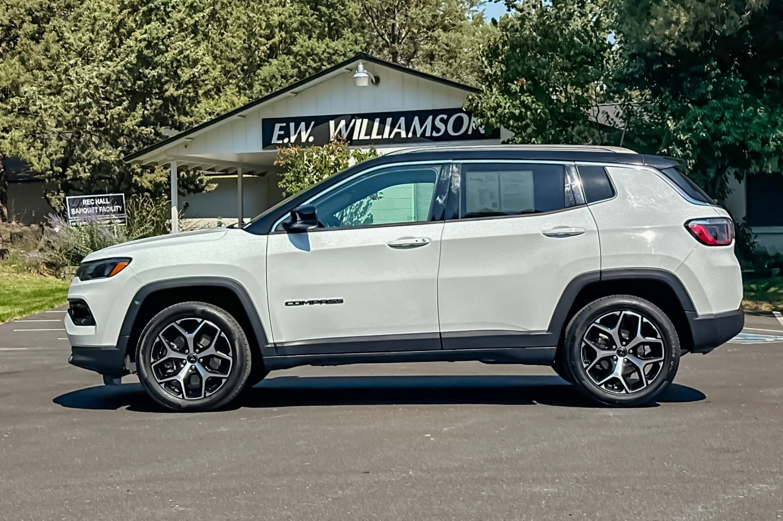 Used 2025 Jeep Compass Limited AWD/4WD image 8