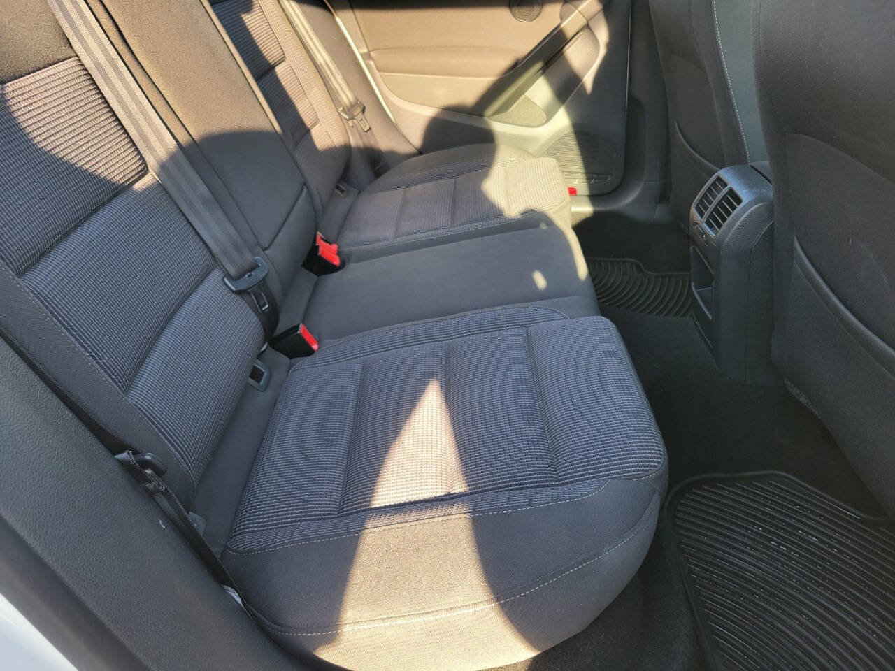 Used 2013 Volkswagen Golf TDI image 27