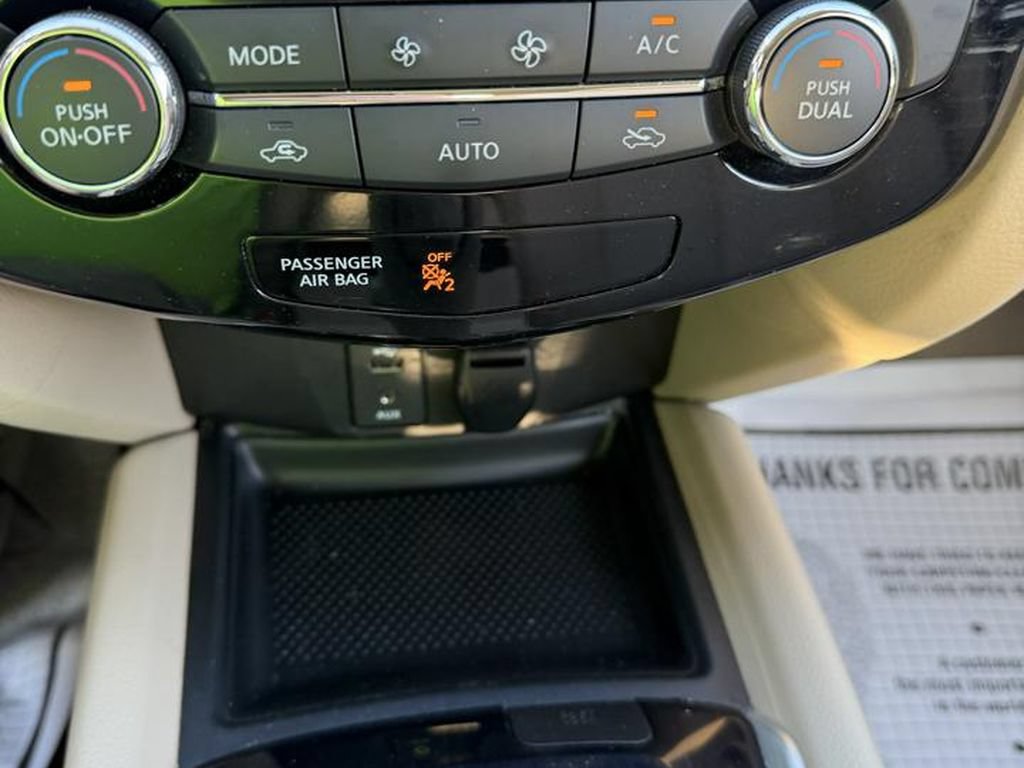 Used 2014 Nissan Rogue SL FWD image 17