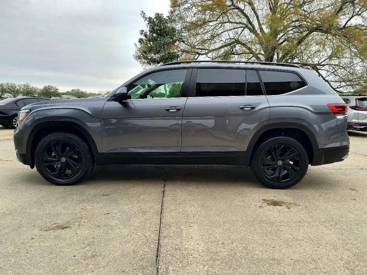 Used 2022 Volkswagen Atlas SE image 3