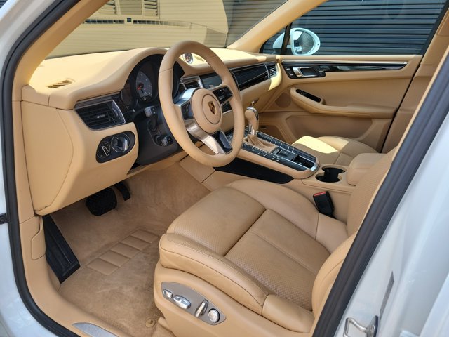 Certified 2016 Porsche Macan S AWD/4WD image 3