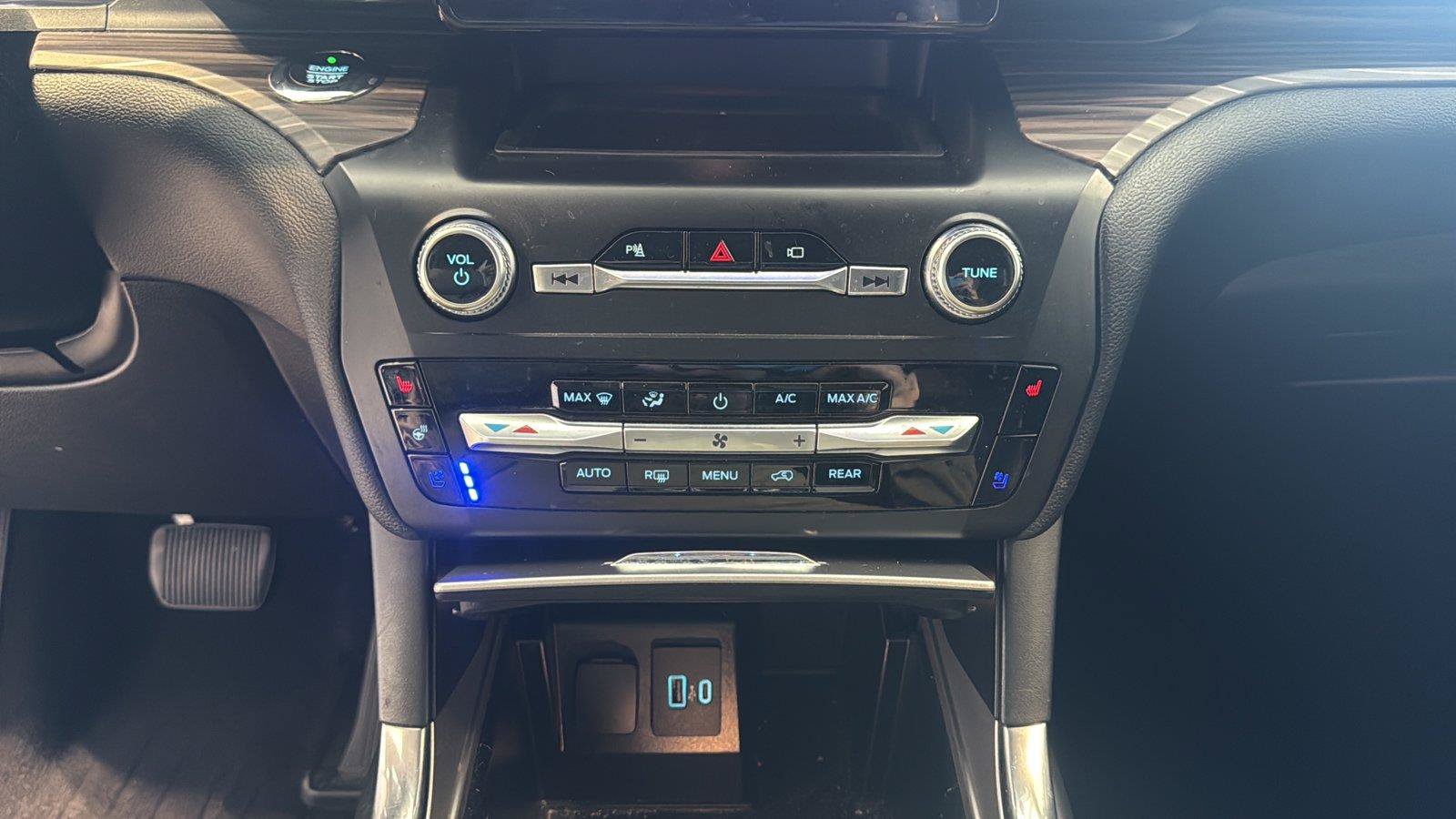 Certified 2020 Ford Explorer Limited AWD/4WD image 26