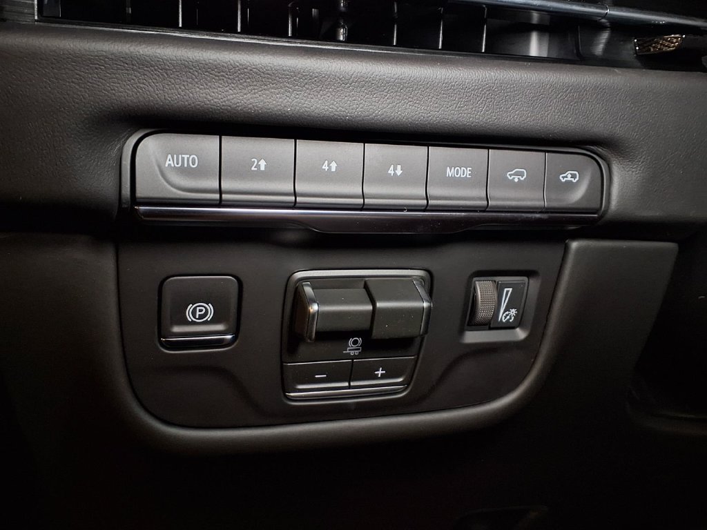 New 2027 Cadillac Escalade Platinum Sport w/ LPO, Floor Liner Package AWD/4WD image 16