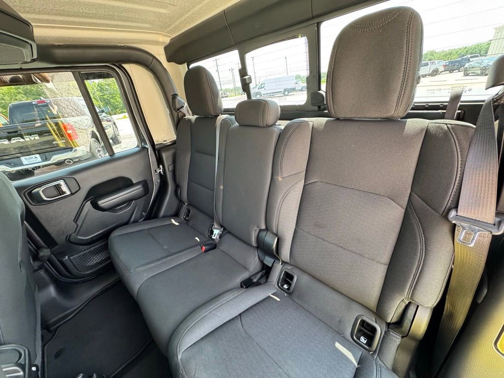 Used 2021 Jeep Gladiator Willys image 13