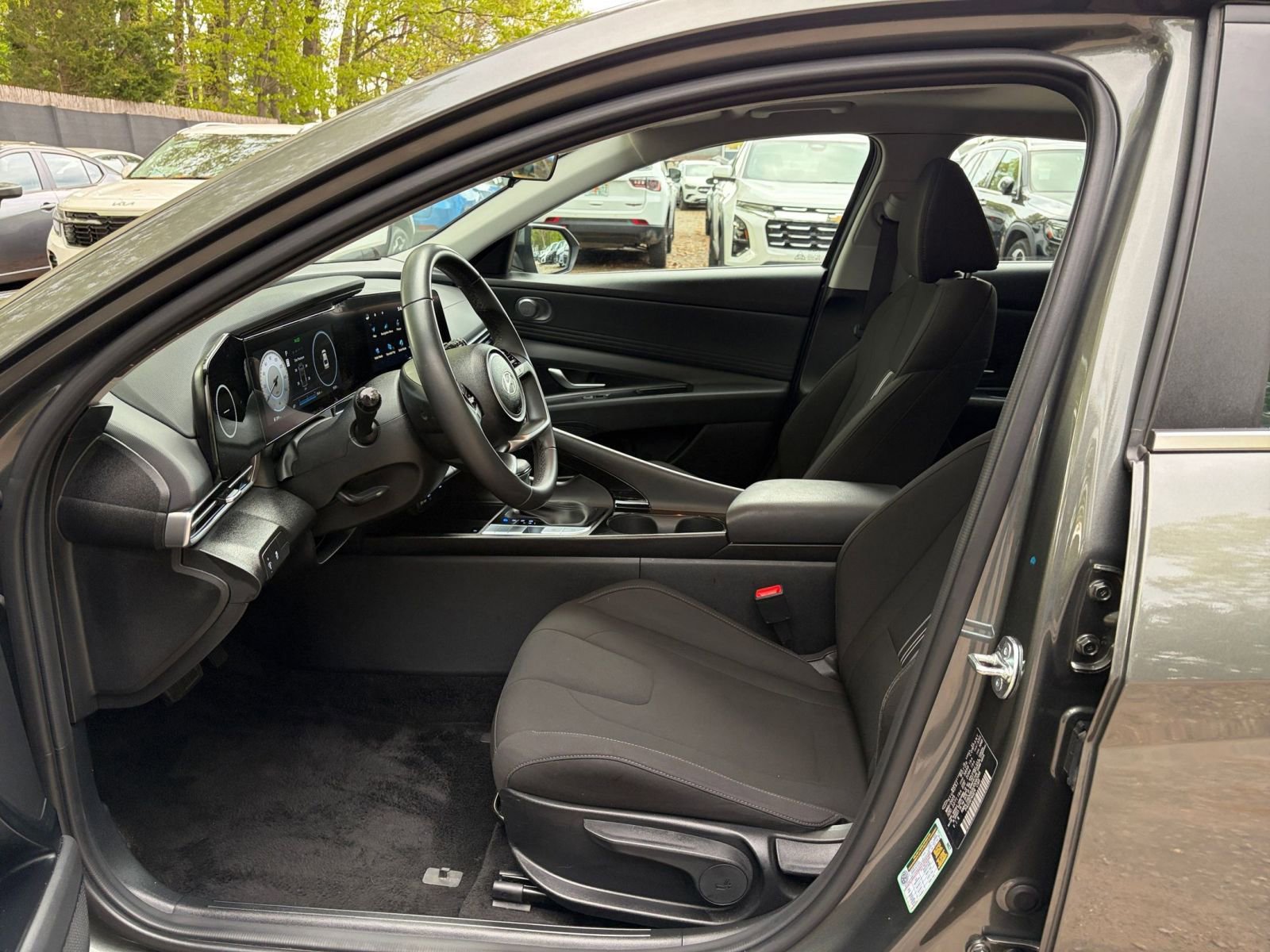 Used 2025 Hyundai Elantra SEL FWD image 25