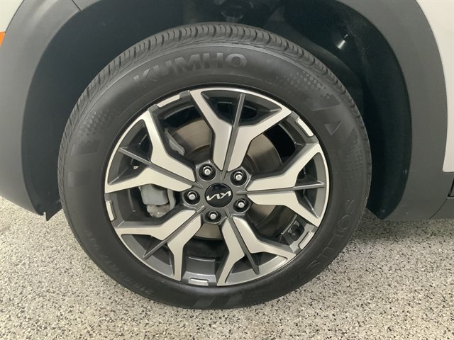 Used 2023 Kia Seltos EX image 10