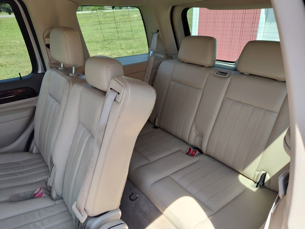 Used 2004 Lincoln Aviator AWD image 7