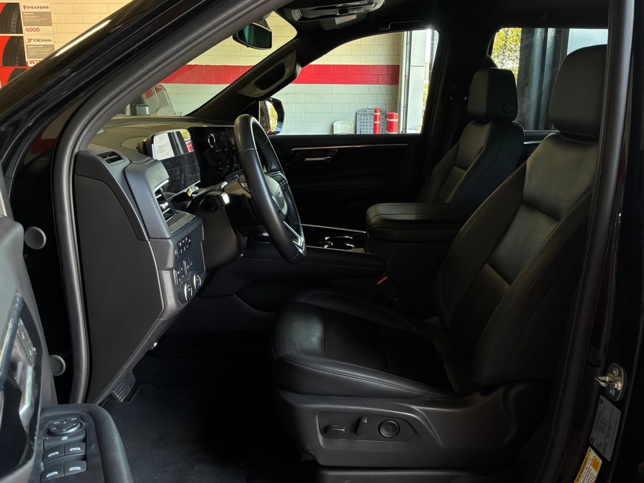 Used 2025 Chevrolet Tahoe Z71 AWD/4WD image 11