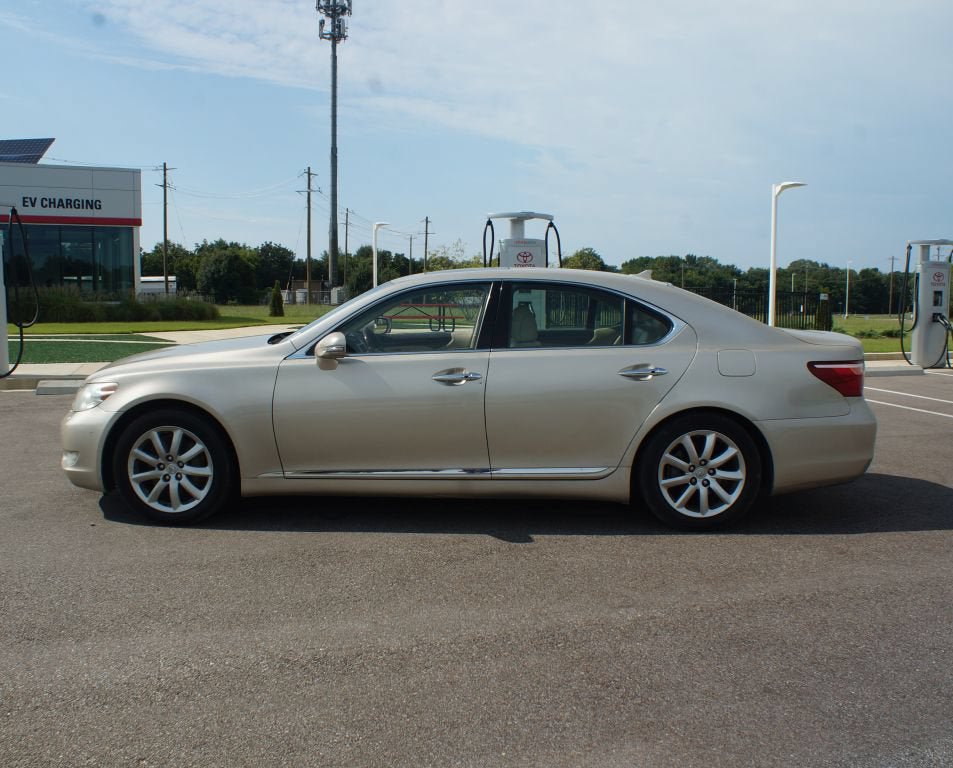 Used 2012 Lexus LS 460 w/ Comfort Pkg RWD image 11