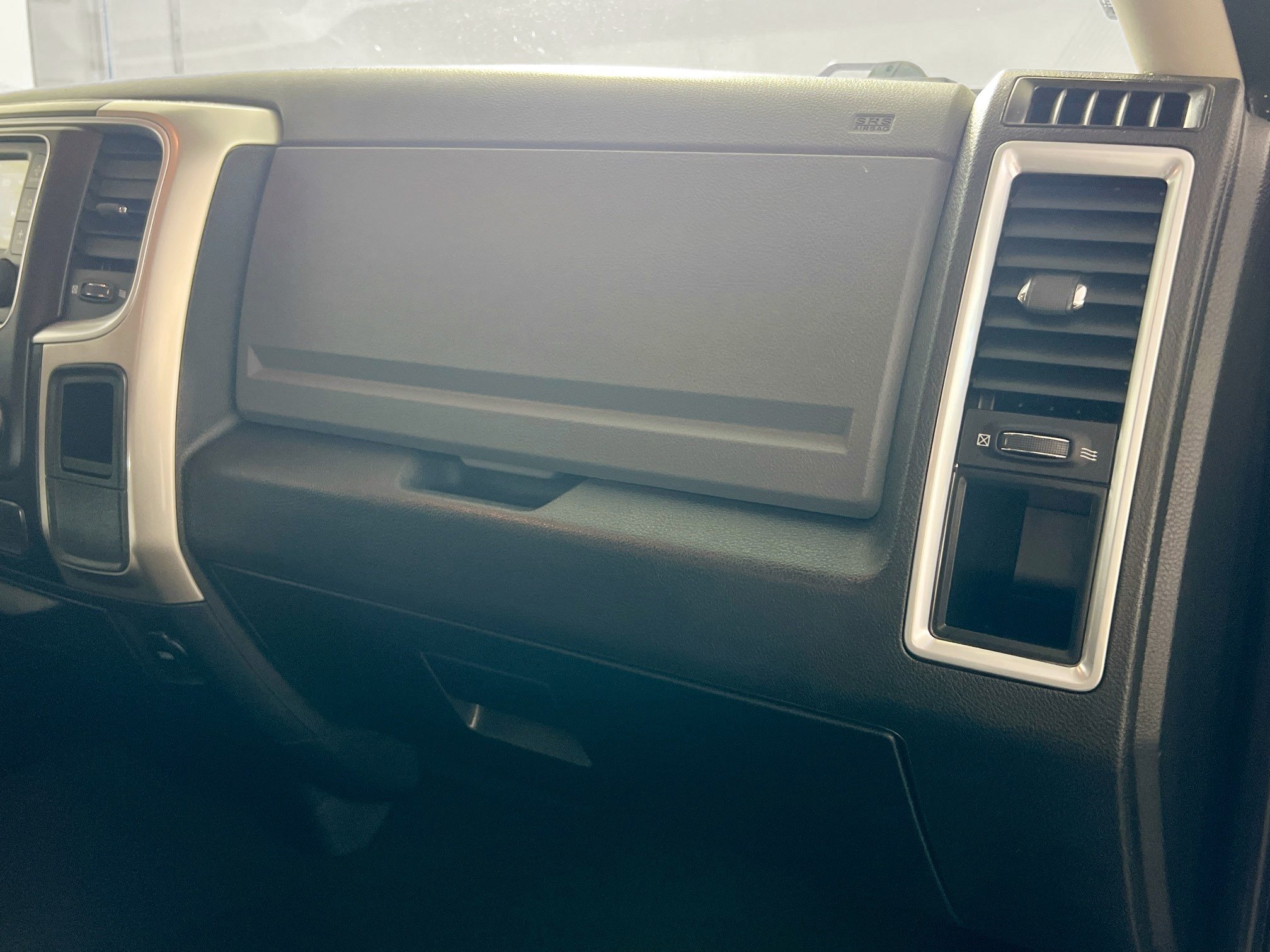 Used 2019 RAM 1500 Classic SLT AWD/4WD image 34