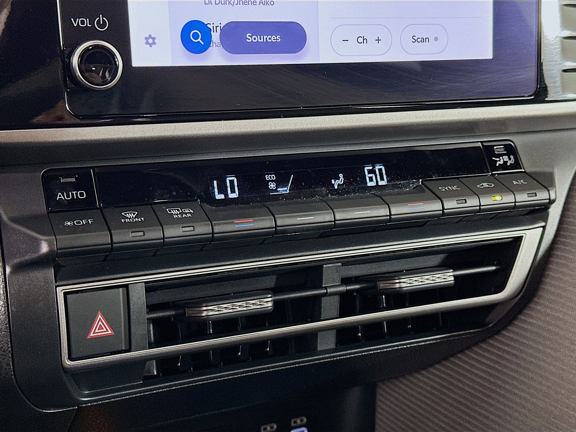 Used 2025 Toyota Camry SE image 23