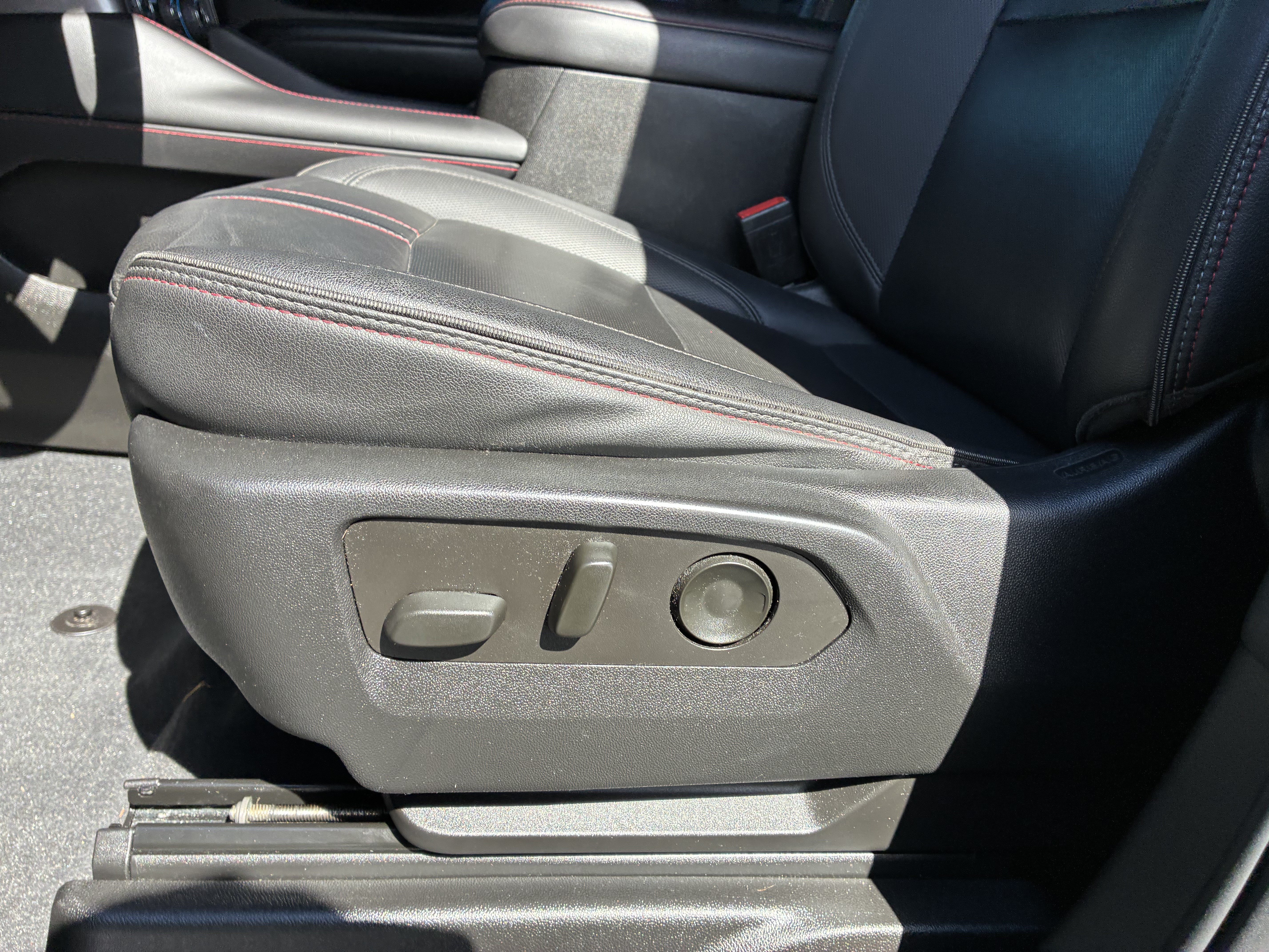 Used 2022 Chevrolet Suburban RST w/ Luxury Package RWD image 30